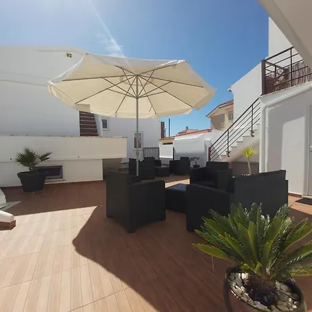 Zambeachouse - Paradise Hostal *